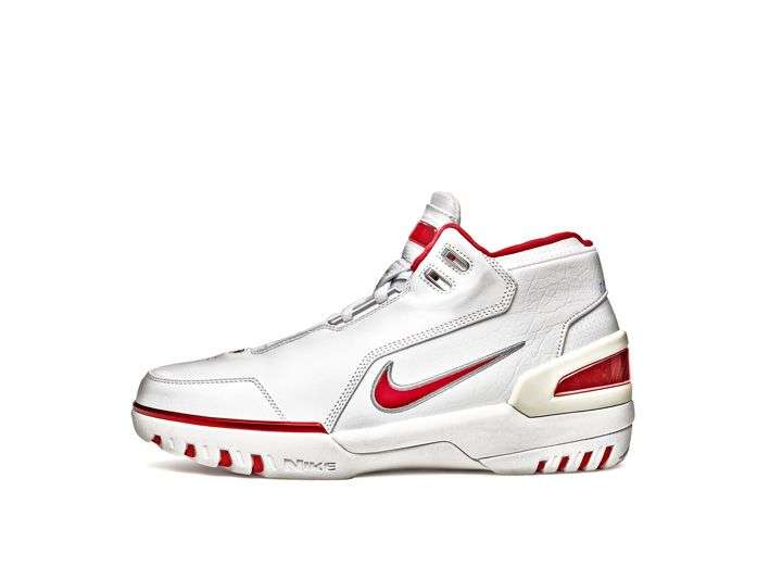 06-lebron-sneakers-01.jpg